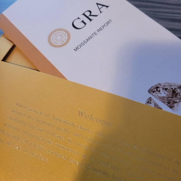 1 carat Moissanite square halo ring size 6 - Picture 7 of 7